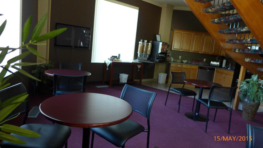 The Bridgeport Inn Fort Mcmurray Ngoại thất bức ảnh